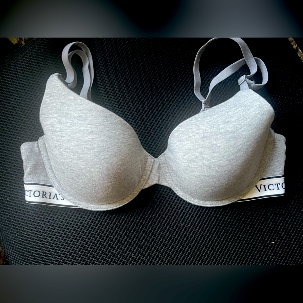 Victoria’s Secret T-Shirt Cotton lightly lined full coverage bra, Size 34C/C75